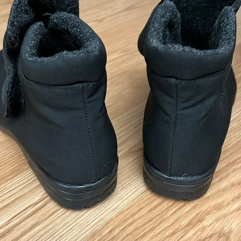 TOE WARMERS CANADA ACTIVE WOMEN’S SIZE 8 BOOTS